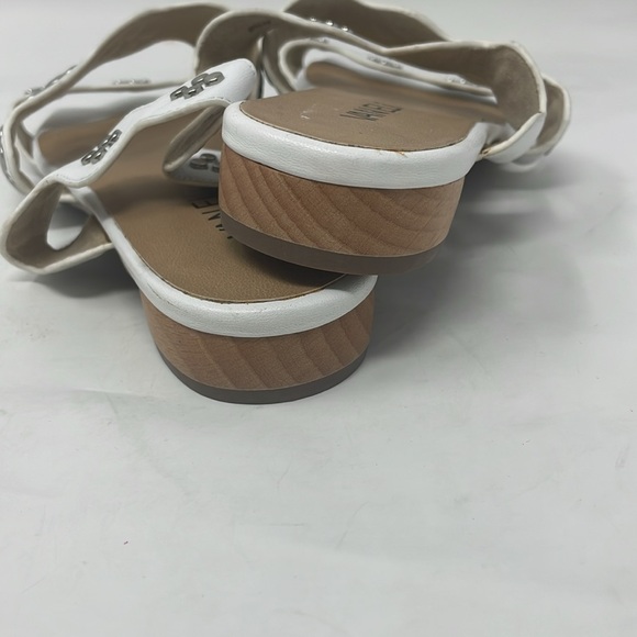 Vaneli White Triple Strap Silver Stud Slip-On Sandals Size 9.5N - Picture 4 of 10